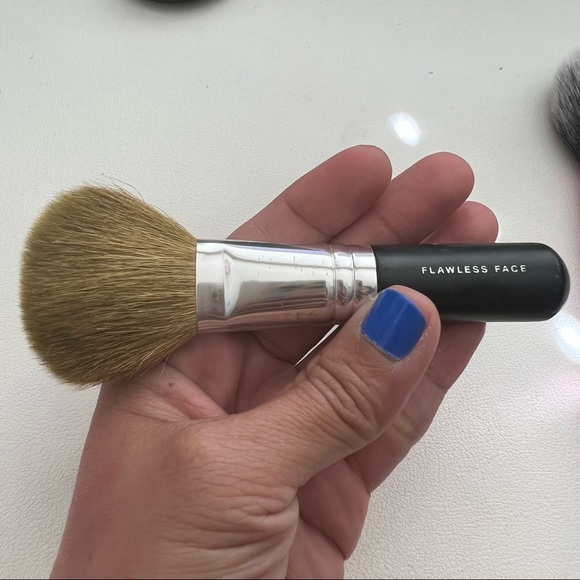 3 Face Brushes - RT Blush Brush, Bare Minerals Flawless Face, Smashbox Contour - Picture 10 of 10